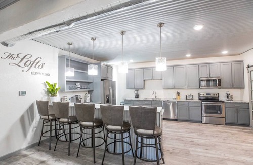 Walsenburg Appartement | Loft # 3 sur 5 Chambre privée avec lit queen, 1 salle de bain