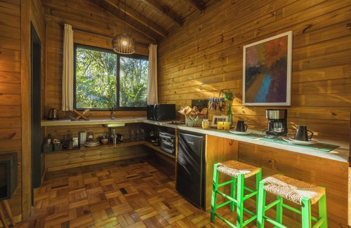 Praia do Rosa Cabine | Loft. Paz, Natureza, Lagoa em Condomínio Fechado