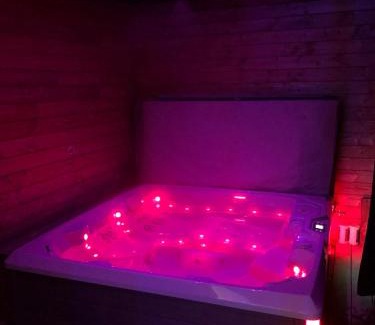 Bruz Maison | Loft privatisé avec spa XXL et piscine chauffée