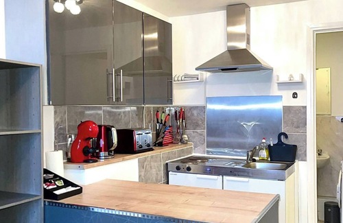Chadwell Appartement | Loft - Sleeps 2 - Parking - Close to Station