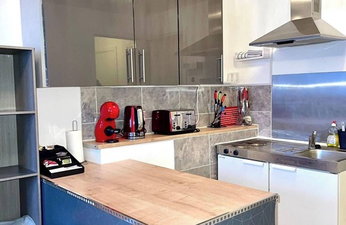 Chadwell Appartement | Loft - Sleeps 2 - Parking - Close to Station