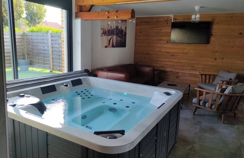 Gravelines Maison | Loft Terre Jacuzzi and sauna Gravelines
