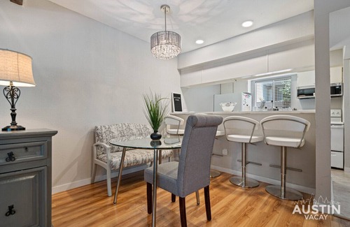 Northwest Hills Copropriété | Loft w/ Pool & Free Parking│Easy Access to Downtown│Rooftop Lounge