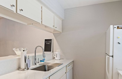 Northwest Hills Copropriété | Loft w/ Pool & Free Parking│Easy Access to Downtown│Rooftop Lounge