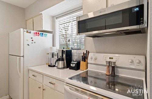 Northwest Hills Copropriété | Loft w/ Pool & Free Parking│Easy Access to Downtown│Rooftop Lounge