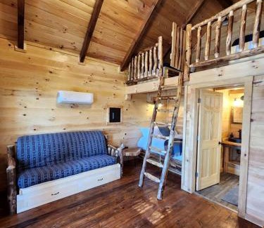Scio Maison | Lofted Cabin Wonderful for Outdoor Adventures in Ohio