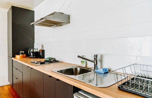 Abbotsford Maison | Lofty Inner City Warehouse