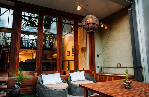 Abbotsford Maison | Lofty Inner City Warehouse