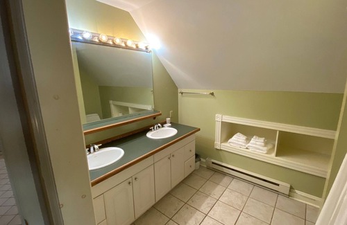 Hummels Wharf Appartement | Lofty space with work space and relaxation nearby everything