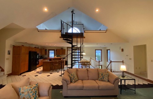 Hummels Wharf Appartement | Lofty space with work space and relaxation nearby everything