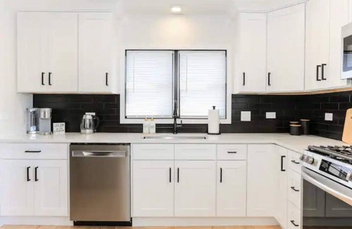 Summit Maison | Lofty Urban Retreat