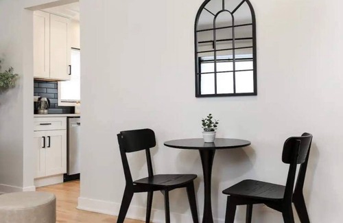 Summit Maison | Lofty Urban Retreat