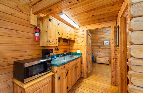 Rileyville Cabine | Log Cabin, bain à remous 6 personnes! Plus de 150 verges de la rivière!