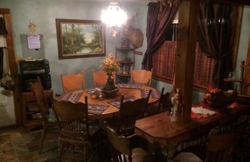 Caroga Lake Maison | Log Cabin Adirondack Lodge on State Trail System