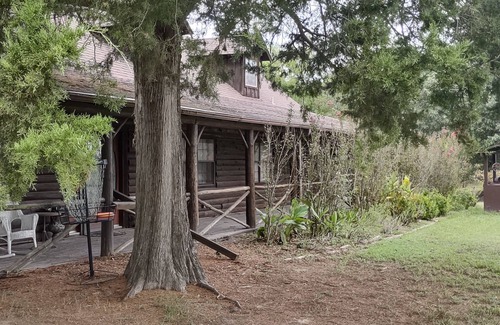 Gilmer Cabine | Log cabin East Texas near Barnwell and Lake of the Pines