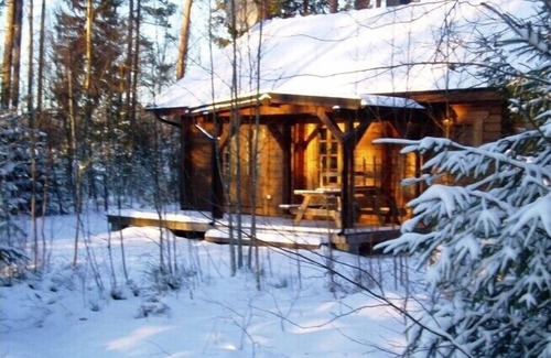 Hallaryd Cabine | Chalet en bois rond pour 4 + 2 personnes, 80m2 au milieu de la forêt entre 2 lacs