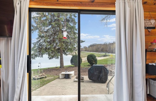 Portage Cabine | Log Cabin/Funky Jungle at Lakeshore Campground /On Lake/Sleeps 4