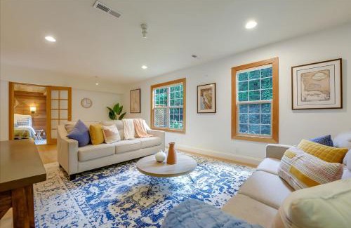 Redwood City Maison | Log-Cabin Home Retreat - Walk to Restaurants Trails Hiking & Biking
