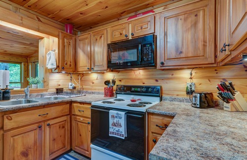 East Ellijay Cabine | Log Cabin : hot tub, pool table, Pac-Man, double decks-kids & dog friendly