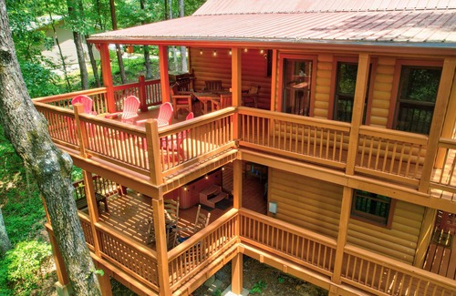 East Ellijay Cabine | Log Cabin : hot tub, pool table, Pac-Man, double decks-kids & dog friendly