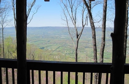 Lupton City Cabine | Log Cabin dans les nuages avec une vue Million Dollar. Jacuzzi! Proche du centre ville!