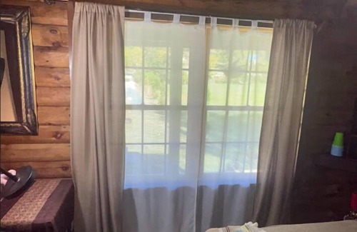 Huntington Maison | Log Cabin in the Field