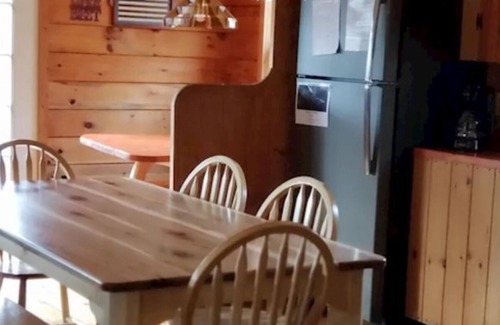 Huntingdon Cabine | Log Cabin in Wooded Area Near Raystown Lake Boat Access
