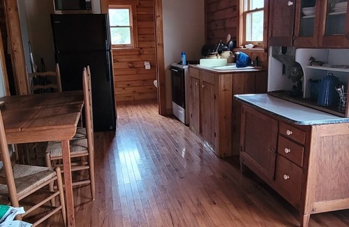Greenbrier River Cabine | Newly Renovated Log Cabin located on the Greenbrier River in Hinton WV