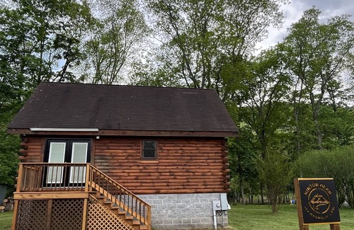 Greenbrier River Cabine | Newly Renovated Log Cabin located on the Greenbrier River in Hinton WV