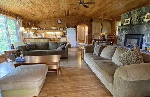 L'Amable Maison | Log Cabin Luxury & Privacy