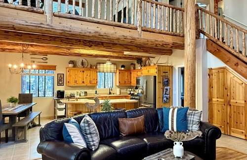 Pinetop Cabine | Retraite de luxe en cabane avec bain à remous pour une escapade romantique ou une escapade en famille