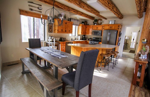 Pinetop Cabine | Retraite de luxe en cabane avec bain à remous pour une escapade romantique ou une escapade en famille