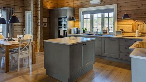 Veggli Maison | Log Cabin Near Historic Senhovd