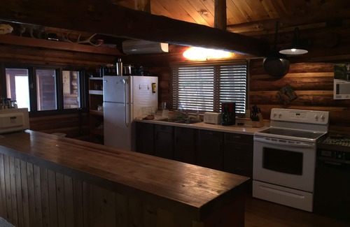 Winter Cabine | Amenez la famille dans cette magnifique cabane en rondins sur le lac Connors!