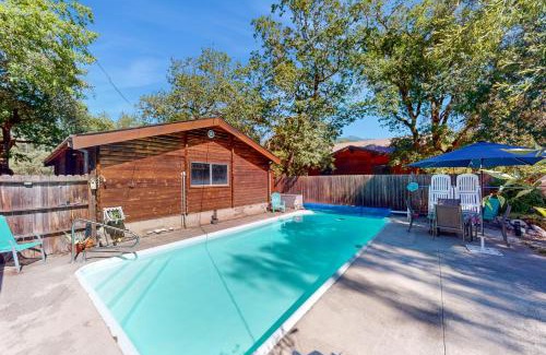 Burnt Ranch Maison | Log Cabin on the River