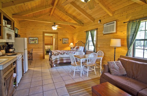 Daingerfield Cabine | Log cabin overlooking a private lake on a working farm