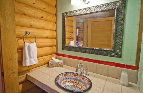 Daingerfield Cabine | Log cabin overlooking a private lake on a working farm