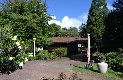 Graskop Station Balnéaire | Log Cabin & Settlers Village