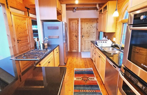 Rainbow Valley Cabine | LOG CABIN w/Mtn View, Hot Tub, & Fireplace!