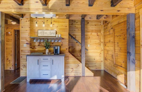 Cedarhurst Cabine | Log Cabin with living room fireplace and hot tub