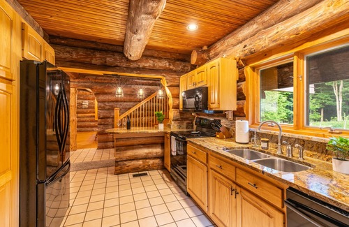 Homer Cabine | Log Cabin with Private Indoor Heated Pool-Hot Tub-firepit-Game Room-100 acres