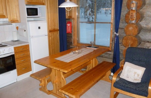 Akaslompolo Cabine | Cabane en rondins avec sauna, feu de bois et vue sur la forêt