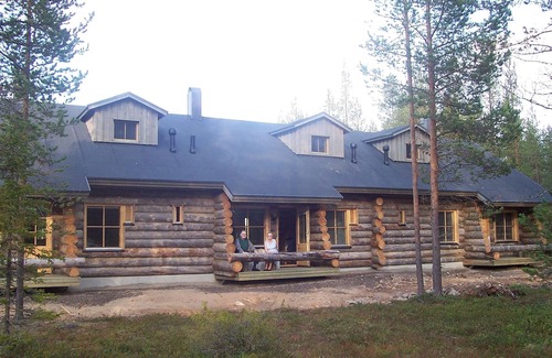 Akaslompolo Cabine | Cabane en rondins avec sauna, feu de bois et vue sur la forêt