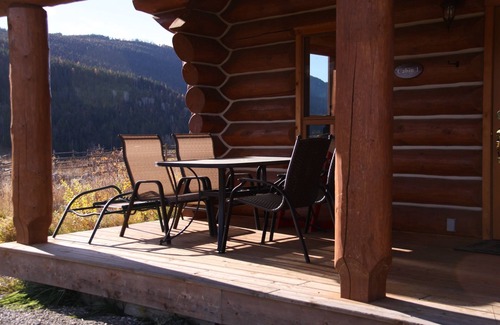 Lumby Chalet De Ski | Chalet Connexion avec vue sur la montagne et lac privé