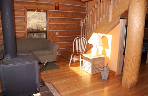 Lumby Chalet De Ski | Chalet Connexion avec vue sur la montagne et lac privé