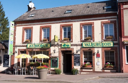 Sainte-Gauburge-Sainte-Colombe Hôtel | Logis Auberge du Valburgeois