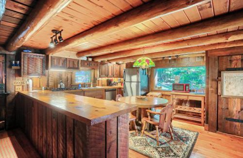 Clarion Maison | Log Home -wifi-pet Friendly-pavilion