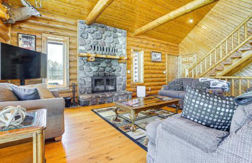 Abrams Maison | Log Home with Deck and Sunset Views 19 Mi to Oconto!