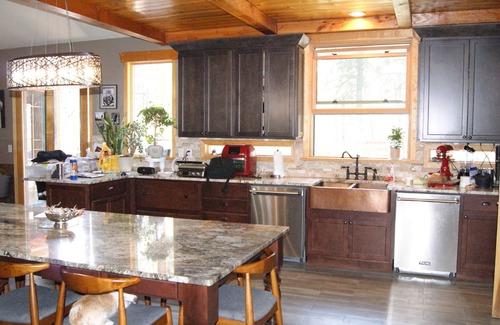 Colorado Springs Cabine | Grand lodge with pine forest, privacy, luxury hot-tub & WiFi in Colorado Springs