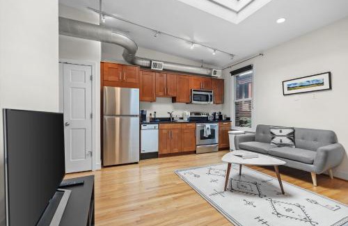 Northwest Maison | Logan Circle Carriage House 1b-1b Central & Bright